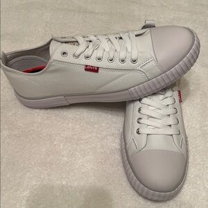 Levi’s Men’s Anikin Low Top Canvas Sneakers in White Sz 10 New in Box! MSRP: $60